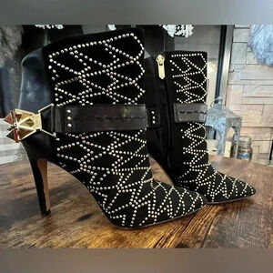 Sam Edelman | ladies Mila studded bootie shoe. Size: 8M